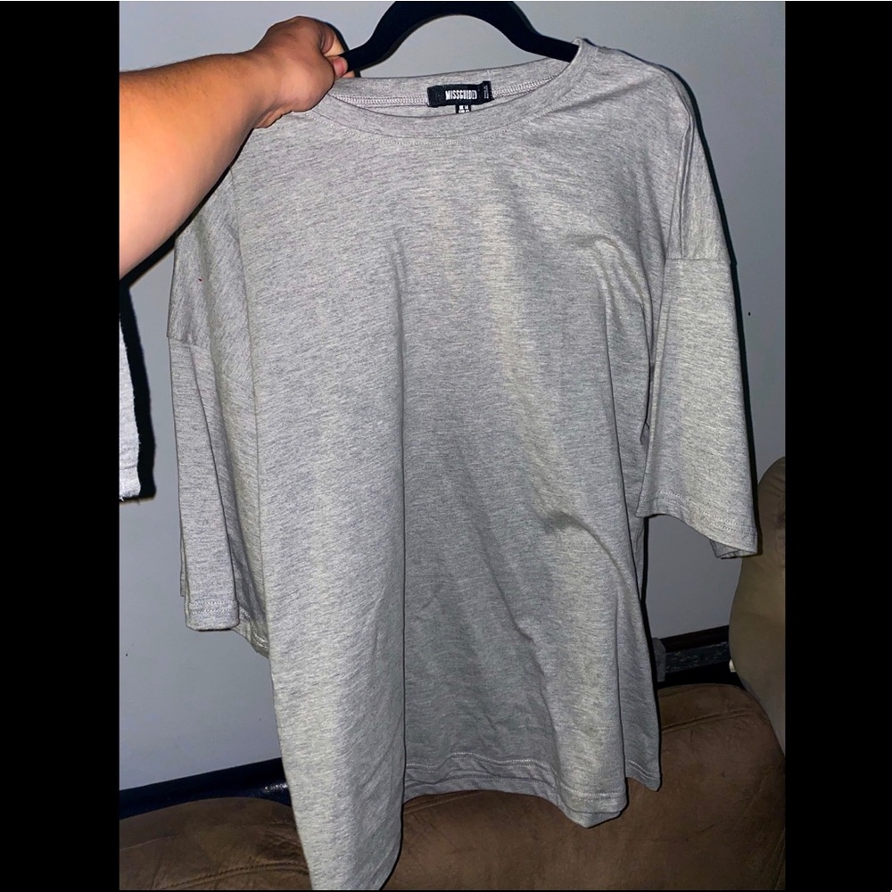 Oversized grey t shirt. Mid length sleeve